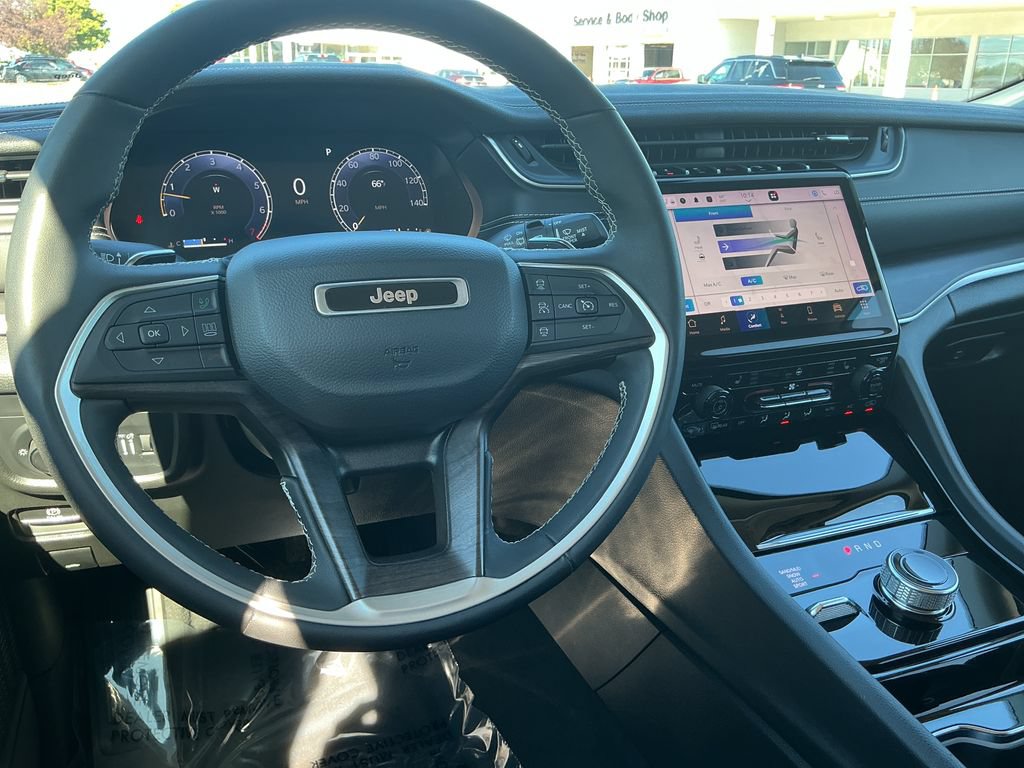 Used 2023 Jeep Grand Cherokee L Limited AWD/4WD image 13