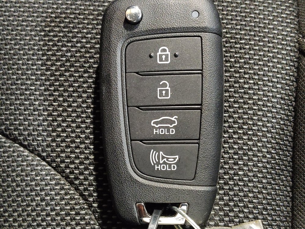 Used 2025 Hyundai Elantra SE FWD image 32