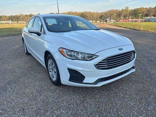 Used 2019 Ford Fusion S image 2