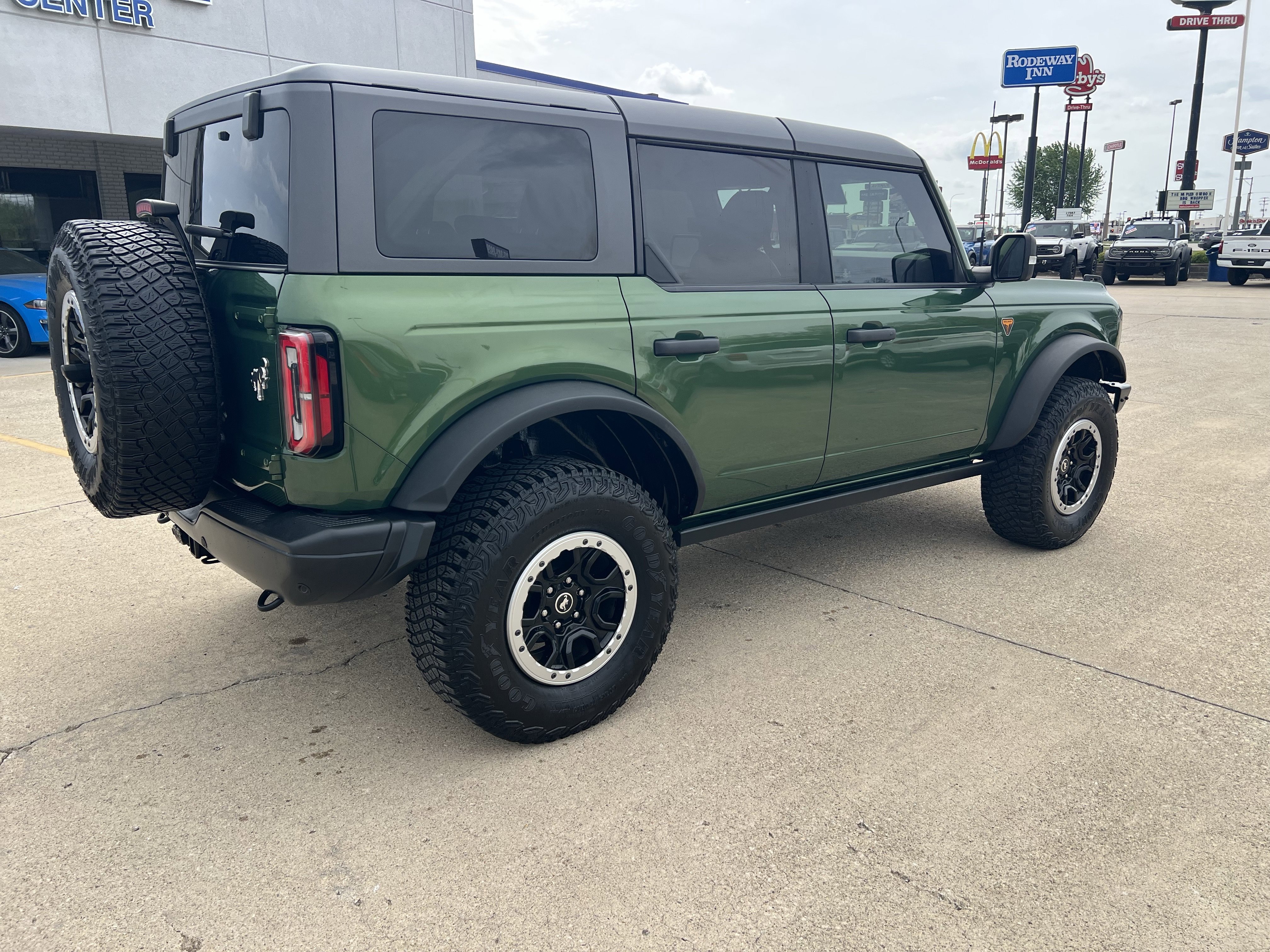Used 2023 Ford Bronco Badlands AWD/4WD image 5
