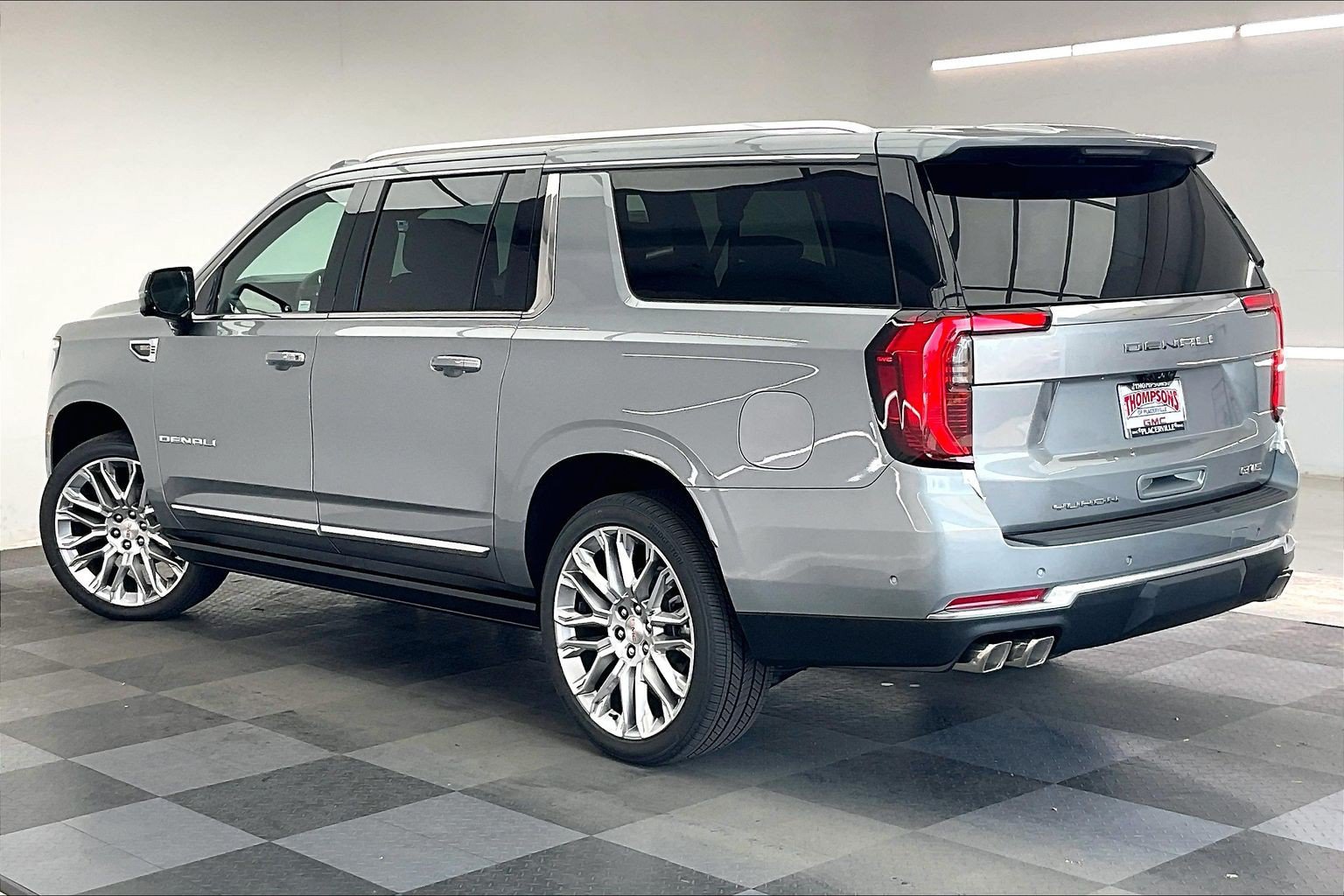 New 2026 GMC Yukon XL Denali w/ Denali Reserve Package AWD/4WD image 2