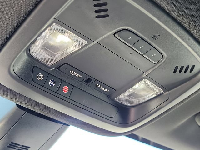 Used 2023 Chevrolet Traverse Premier FWD image 29