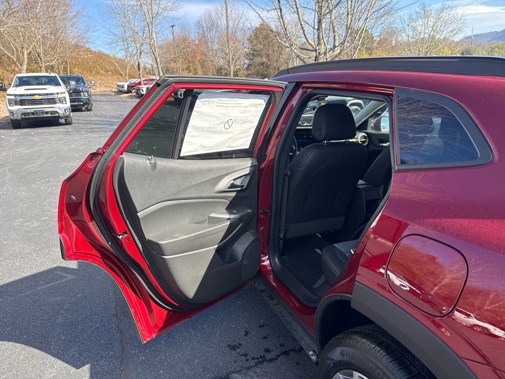 New 2025 Chevrolet Trax LT w/ Driver Confidence Package image 19