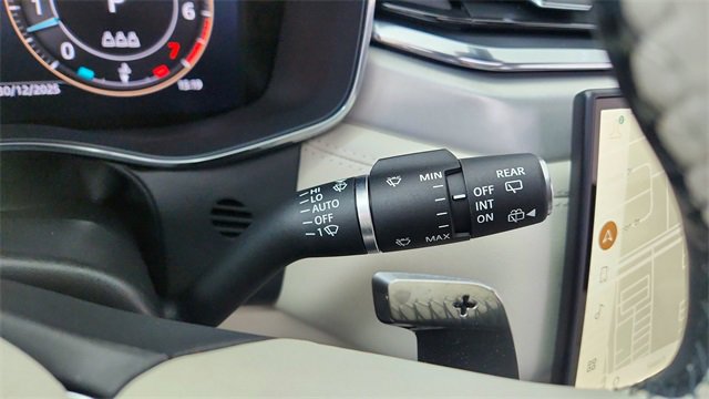 Used 2025 Jaguar F-PACE R-Dynamic S image 40