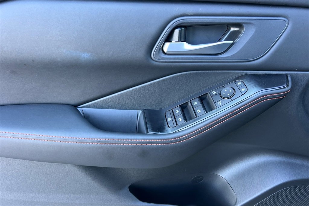 Used 2025 Nissan Rogue SV image 13