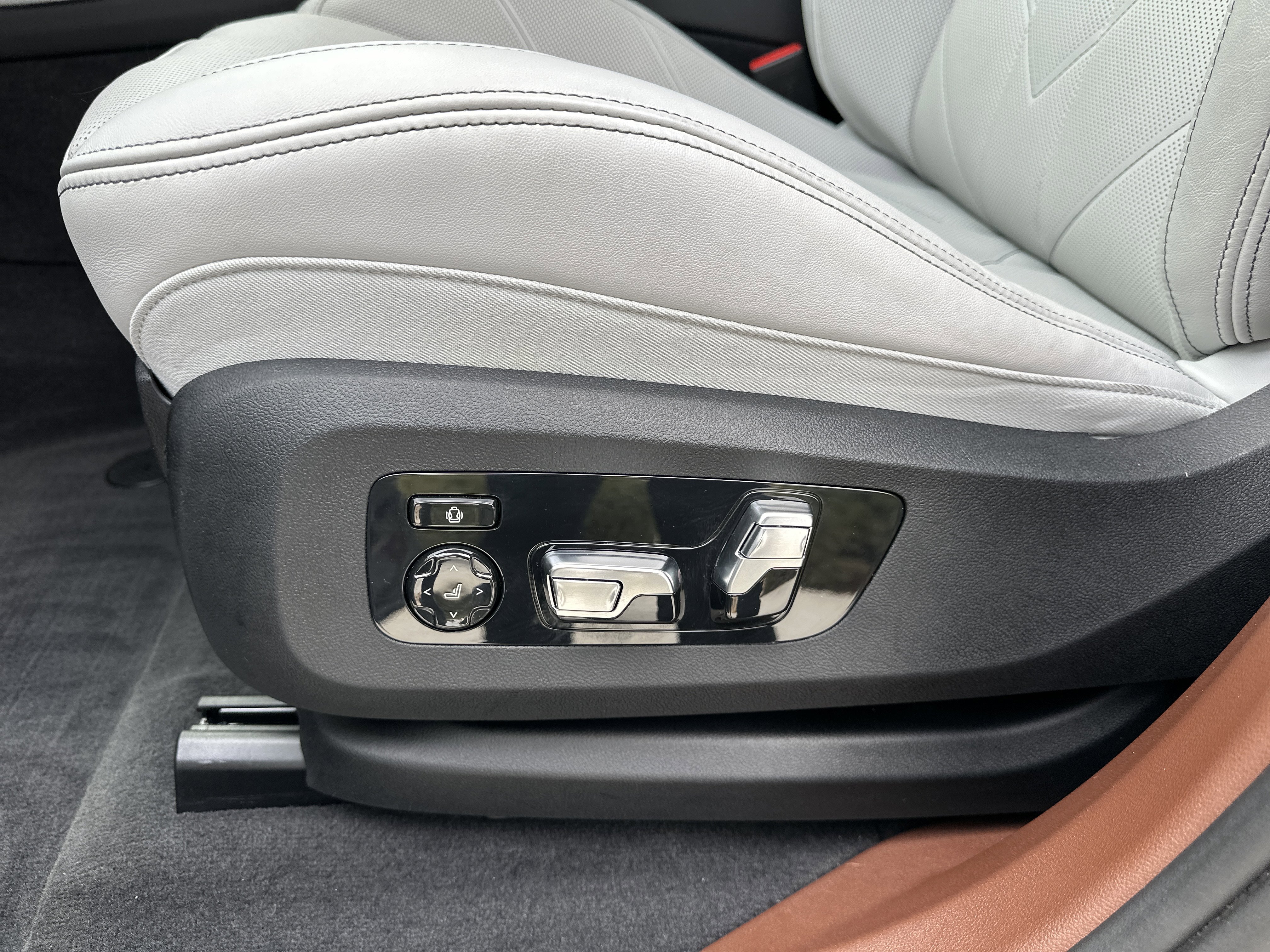 Used 2024 BMW XM image 13