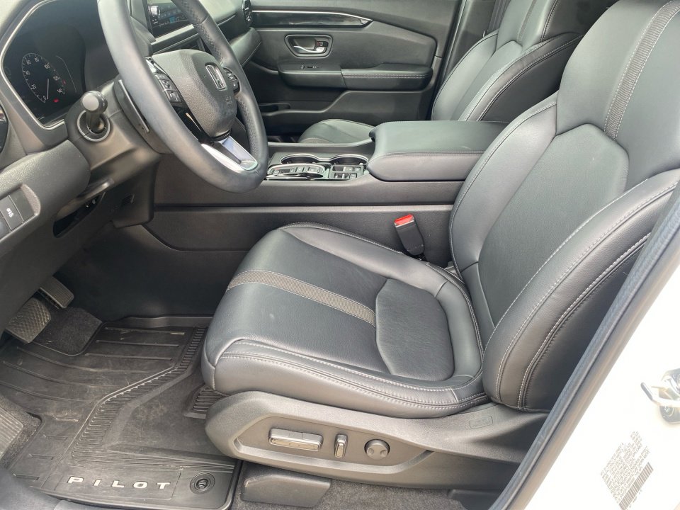 Certified 2025 Honda Pilot Touring image 11