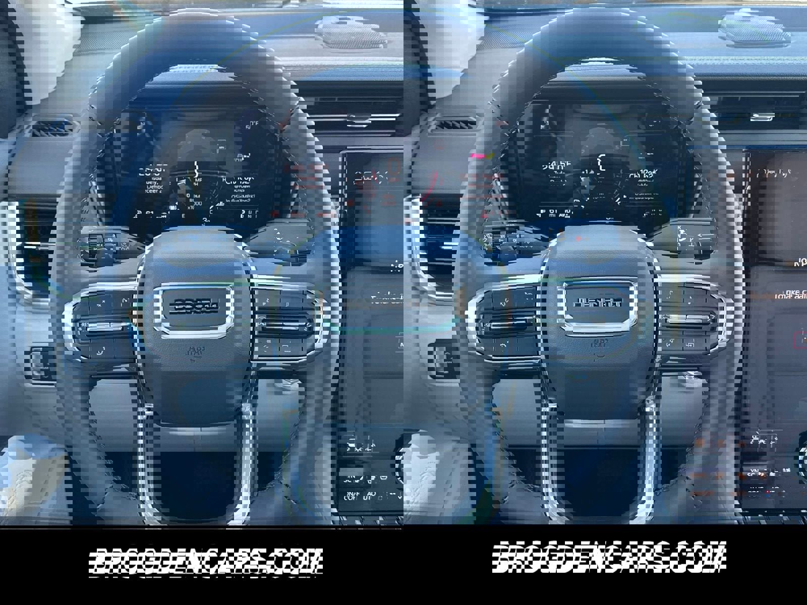 New 2026 GMC Terrain Denali w/ LPO, Black Badging Package image 4