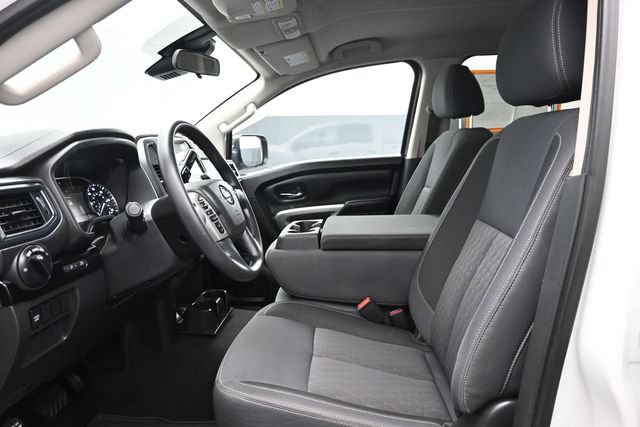 Used 2022 Nissan Titan SV AWD/4WD image 7