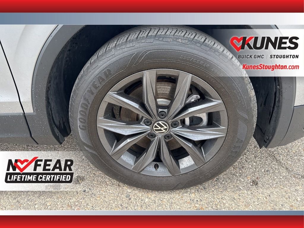 Used 2022 Volkswagen Tiguan SE w/ Panoramic Sunroof Package image 15