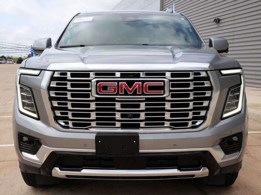 Used 2025 GMC Yukon XL Denali AWD/4WD image 4