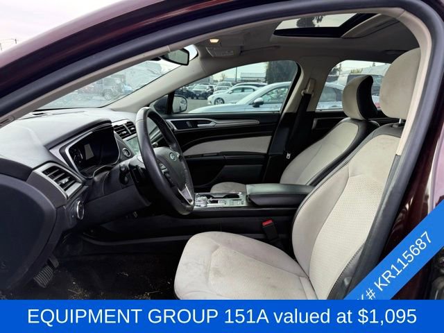 Used 2019 Ford Fusion SE w/ Equipment Group 151A FWD image 3