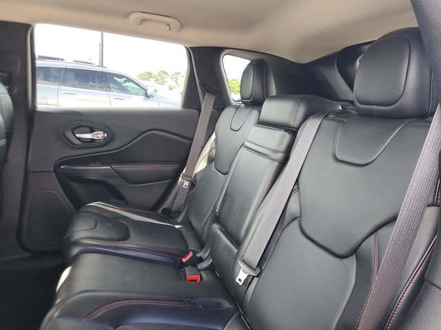 Used 2015 Jeep Cherokee Trailhawk w/ Comfort/Convenience Group AWD/4WD image 10