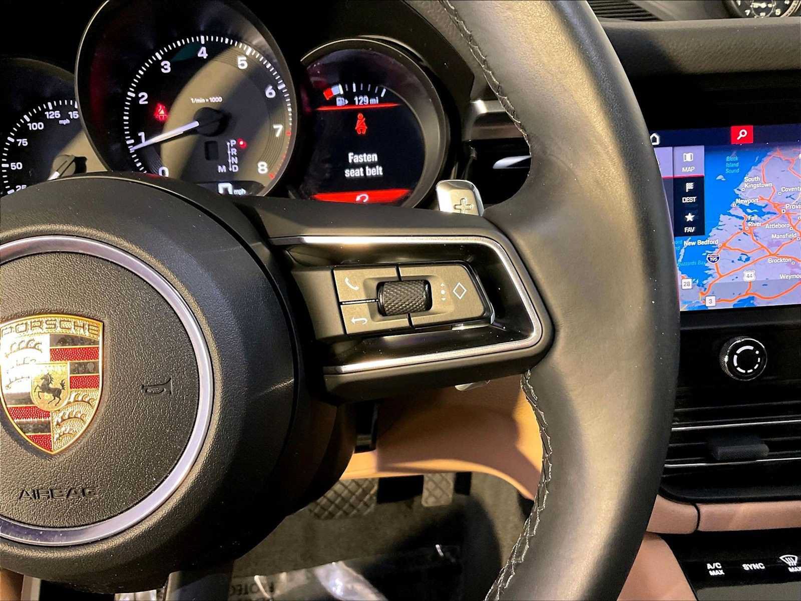 Certified 2023 Porsche Macan AWD/4WD image 28