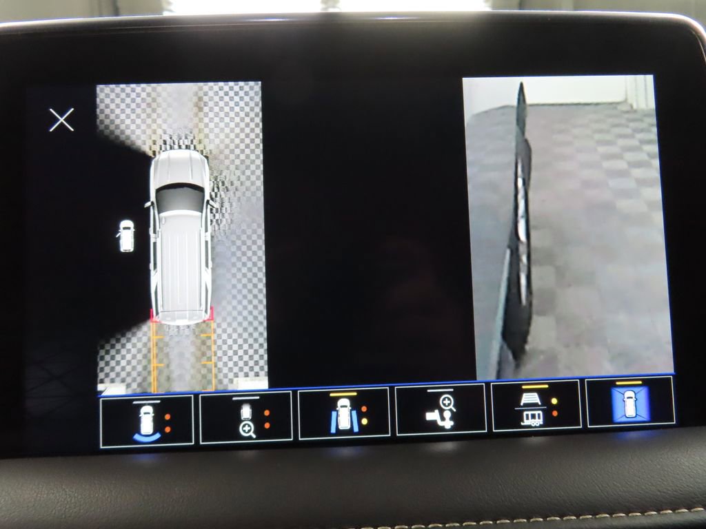 Used 2024 GMC Yukon SLT w/ SLT Luxury Package image 22