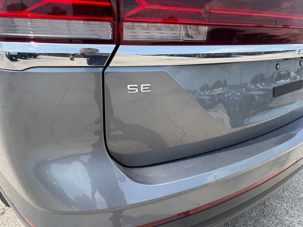 Certified 2025 Volkswagen Atlas SE FWD image 4
