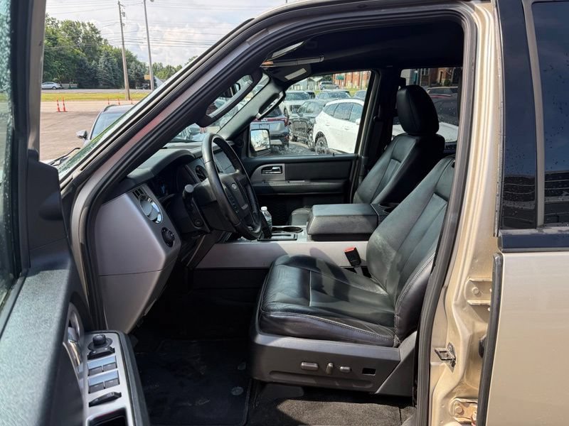 Used 2017 Ford Expedition EL XLT w/ Equipment Group 201A AWD/4WD image 9