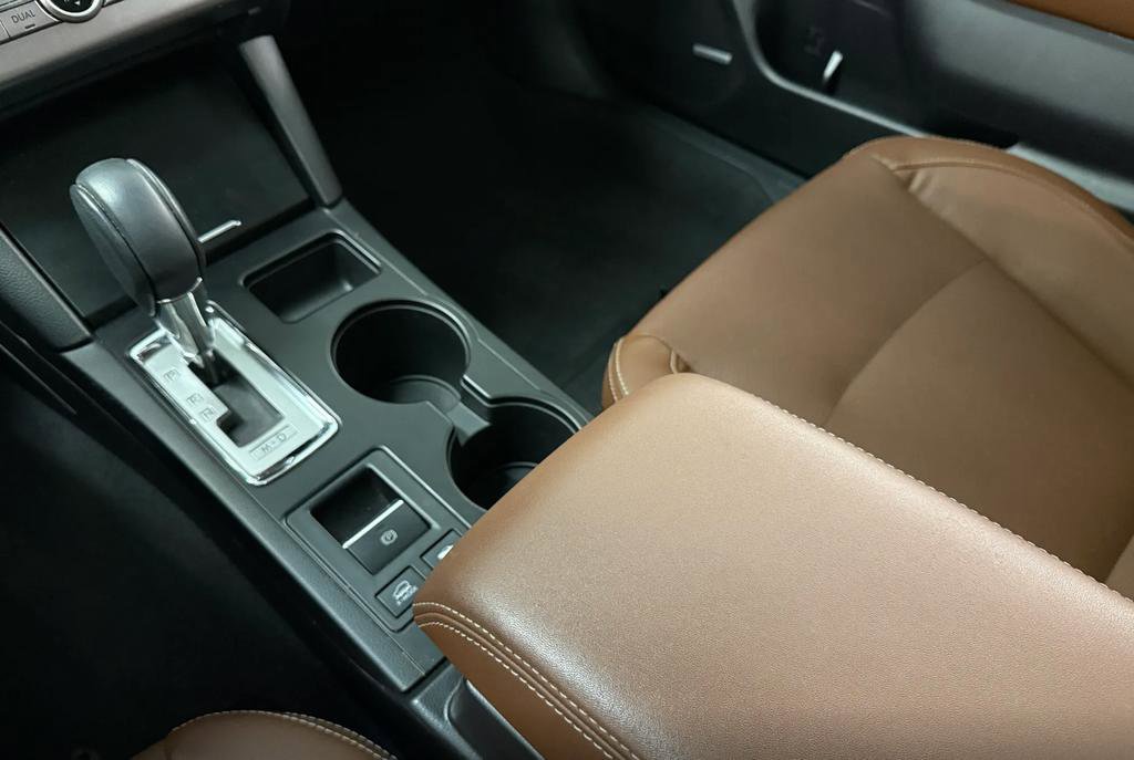 Used 2017 Subaru Outback 2.5i Touring w/ Popular Package #5A image 8