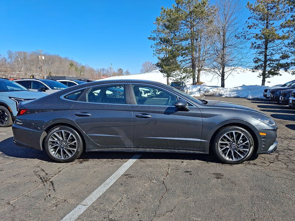 Used 2022 Hyundai Sonata Limited w/ Preferred Accessory Package image 18