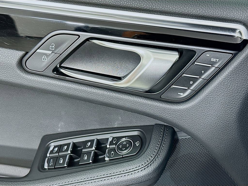 Certified 2023 Porsche Macan S AWD/4WD image 20