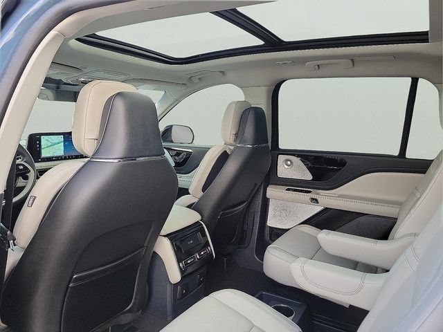 Used 2025 Lincoln Aviator Reserve w/ Luxury Package RWD image 15