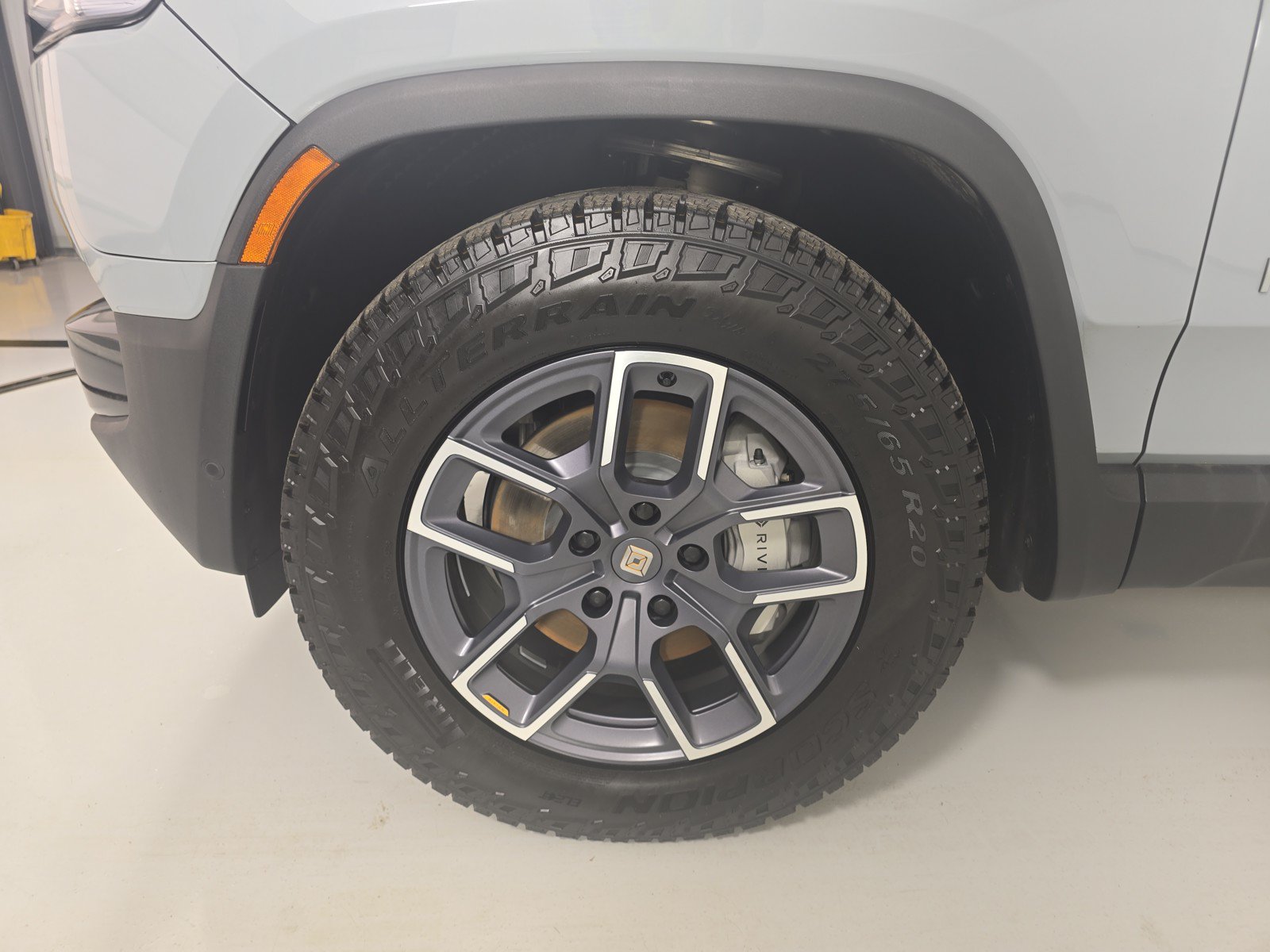 Used 2025 Rivian R1S Adventure AWD/4WD image 9