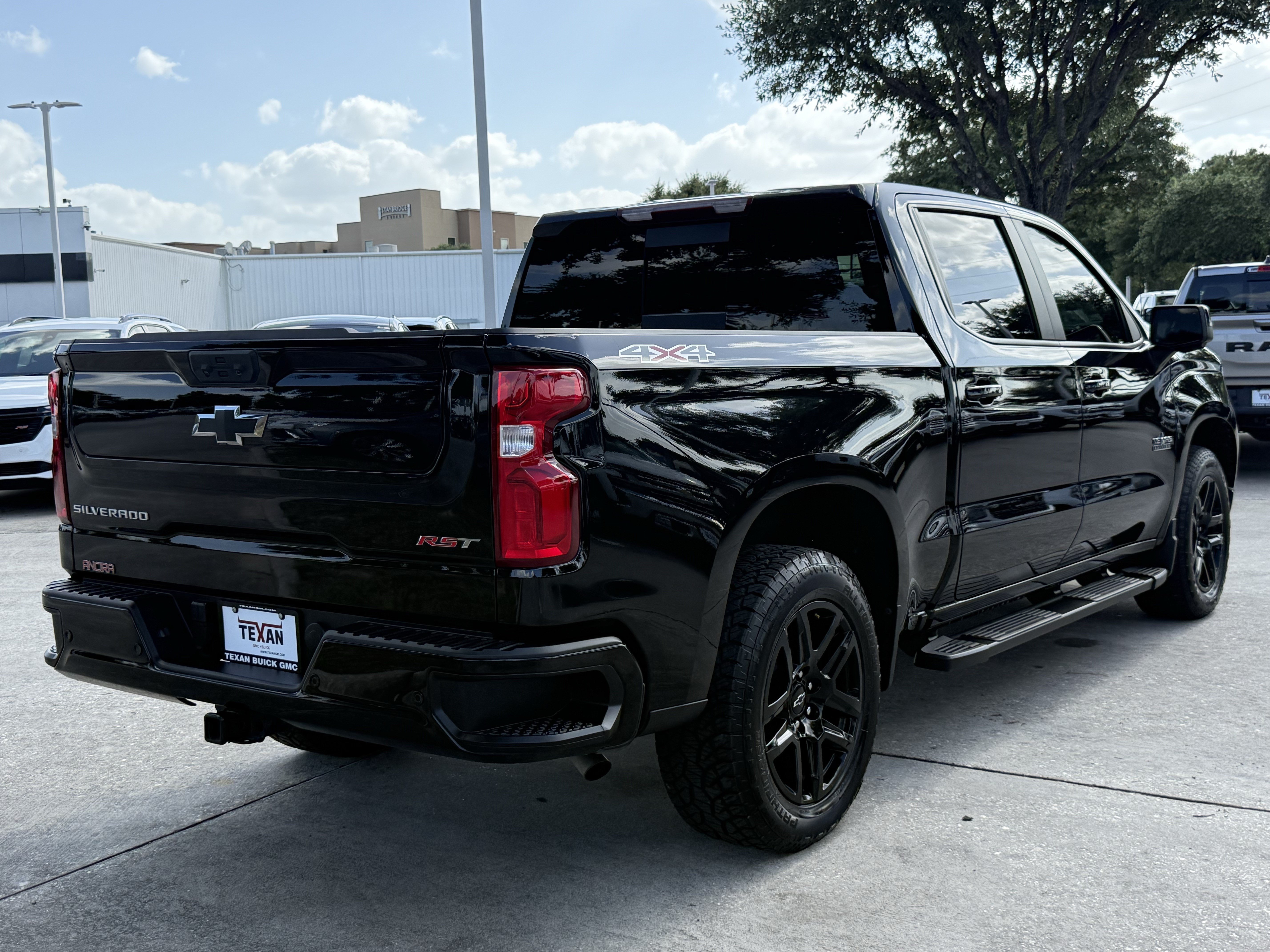 Used 2025 Chevrolet Silverado 1500 RST AWD/4WD image 5