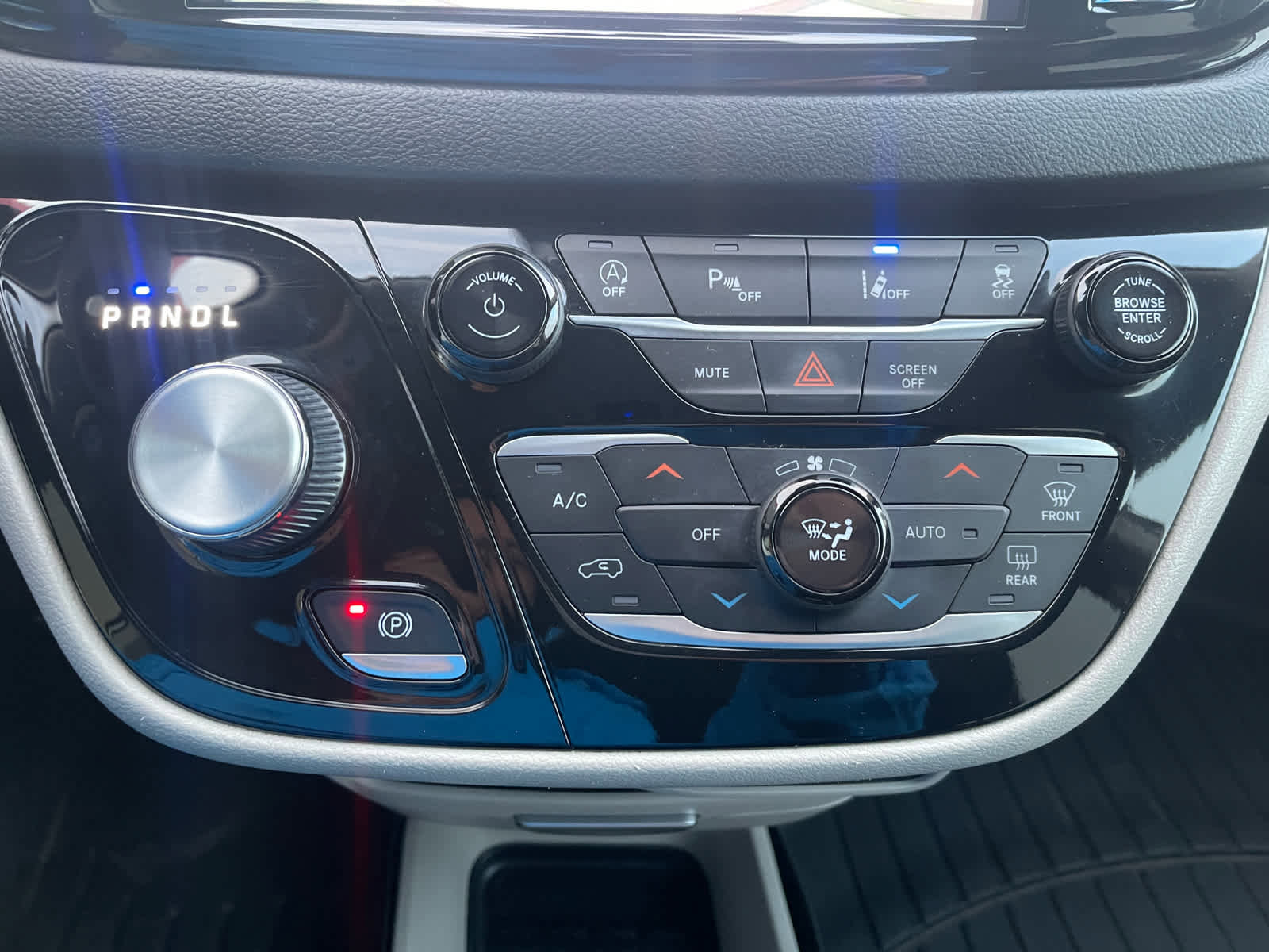 Used 2022 Chrysler Pacifica Touring-L image 26