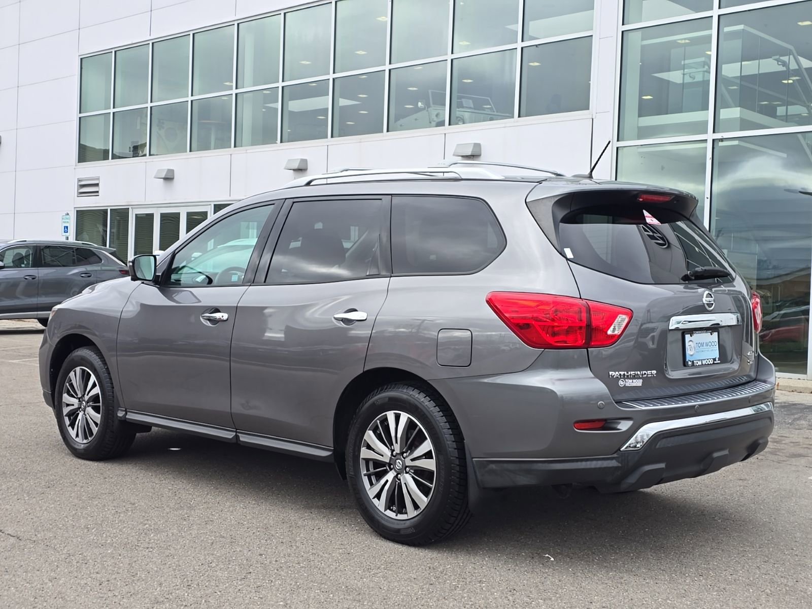 Used 2017 Nissan Pathfinder SL AWD/4WD image 8
