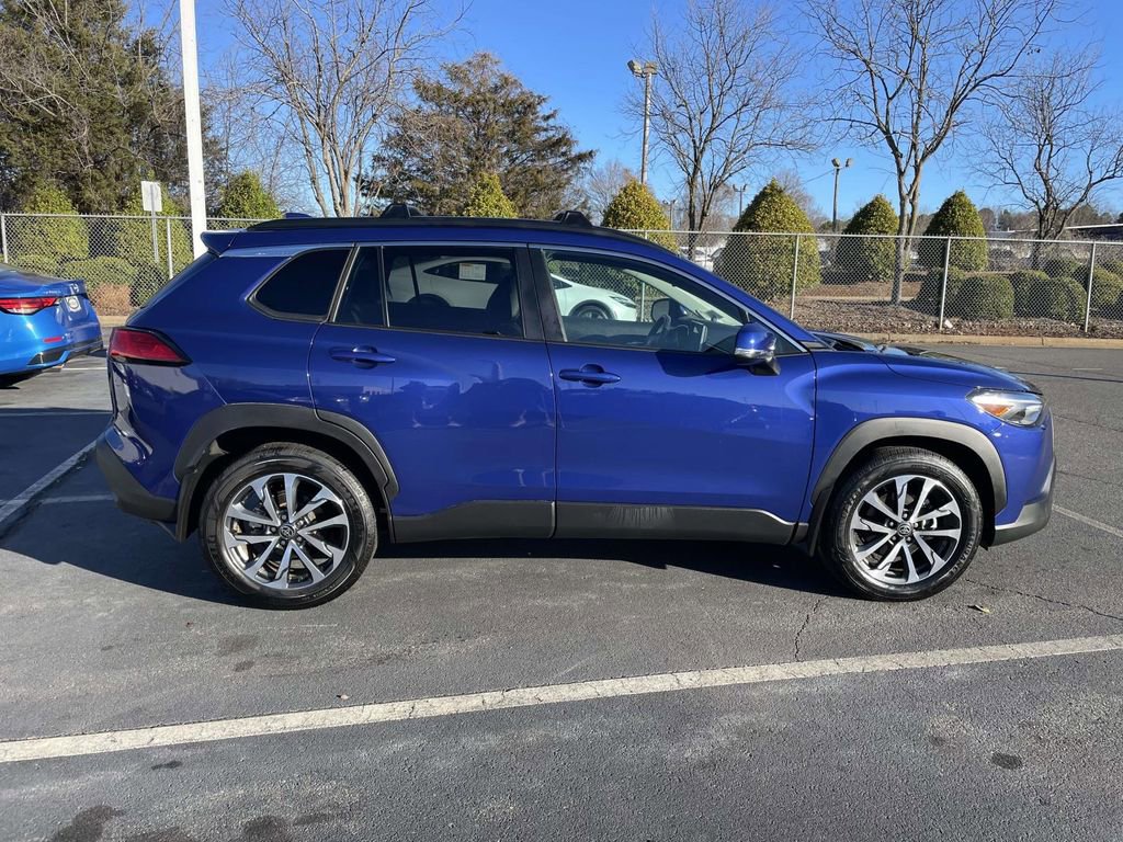 Used 2023 Toyota Corolla Cross XLE w/ Convenience Package image 12