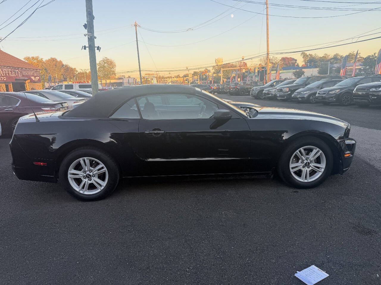 Used 2014 Ford Mustang Convertible RWD image 1