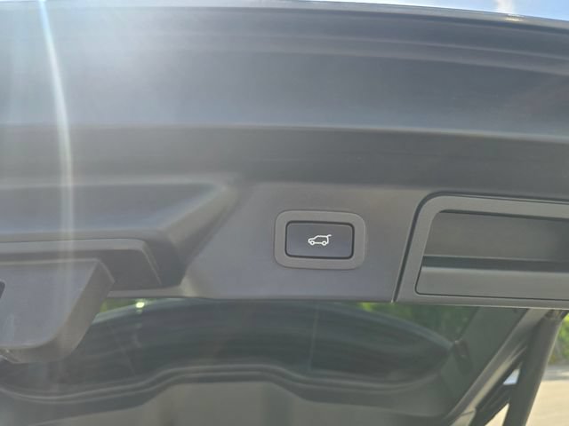 Used 2020 Land Rover Range Rover Velar R-Dynamic S AWD/4WD image 17