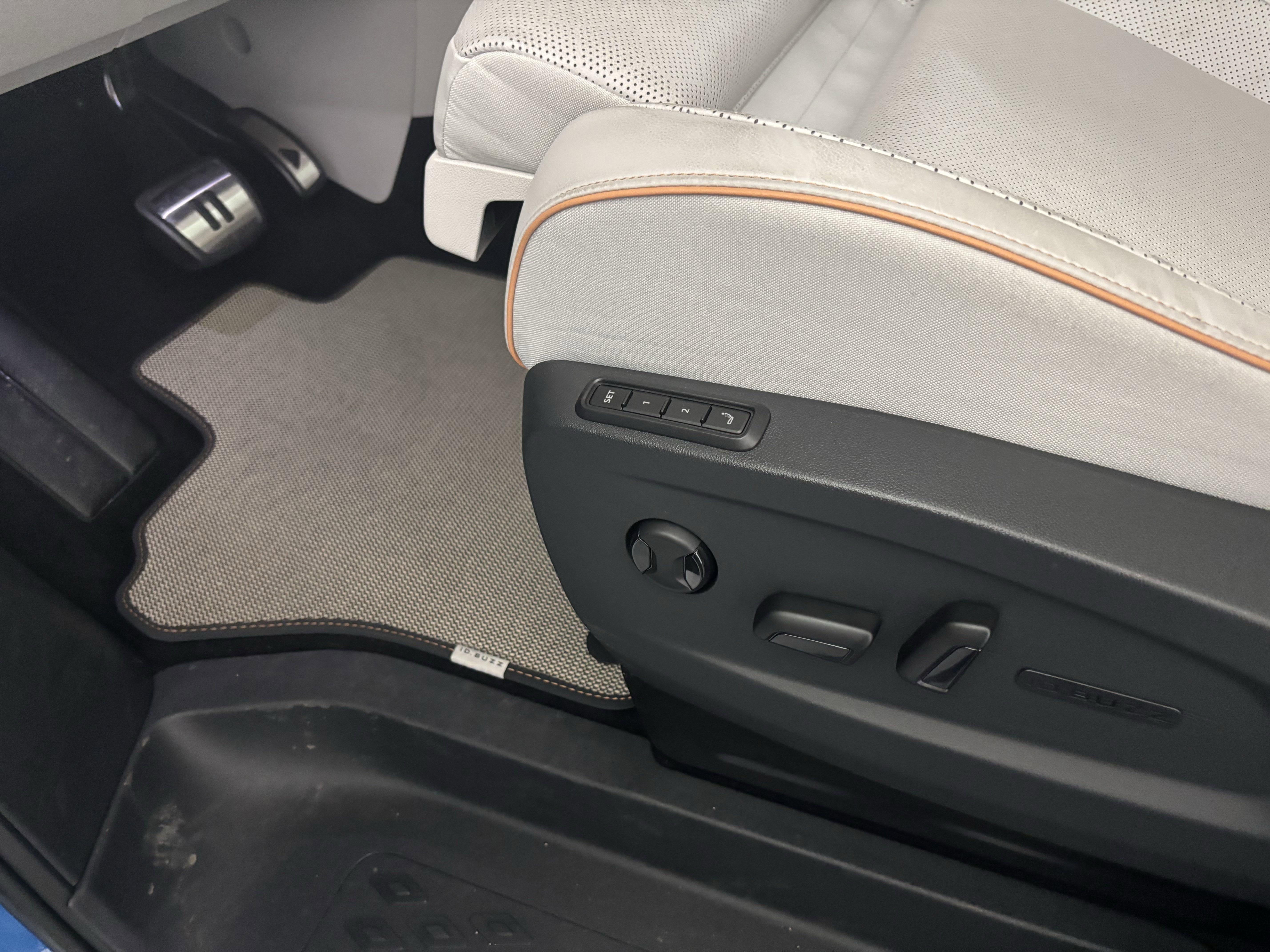 New 2025 Volkswagen ID. Buzz 1st Edition image 4