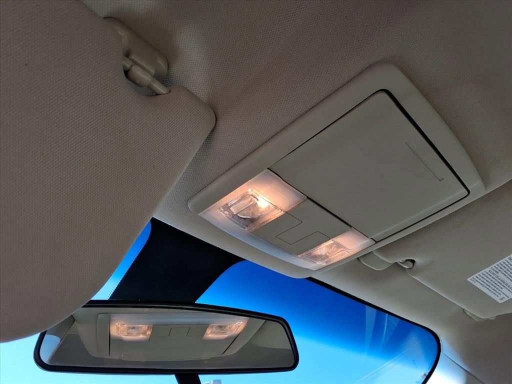 Used 2017 Ford Taurus SE image 25