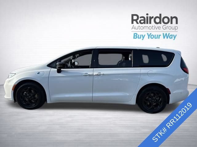 Used 2024 Chrysler Pacifica Limited FWD image 4