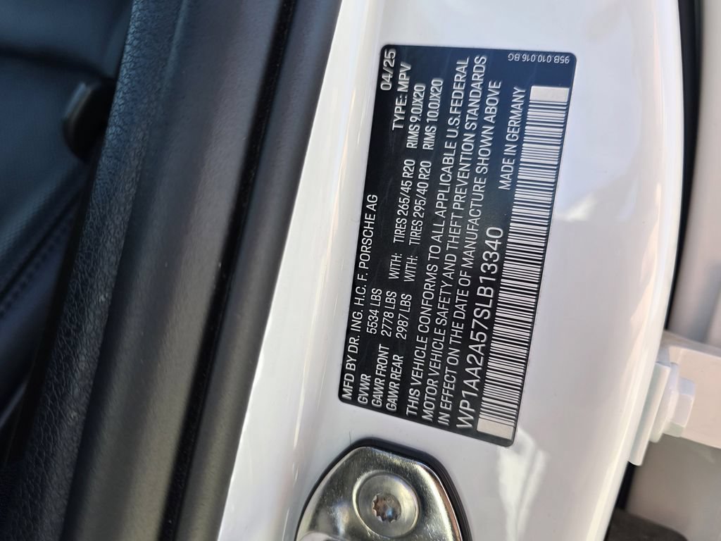 Used 2026 Porsche Macan AWD/4WD image 32