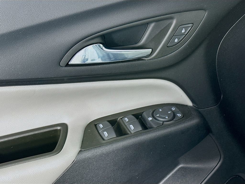 Used 2023 Chevrolet Equinox LS w/ Sport Edition image 24