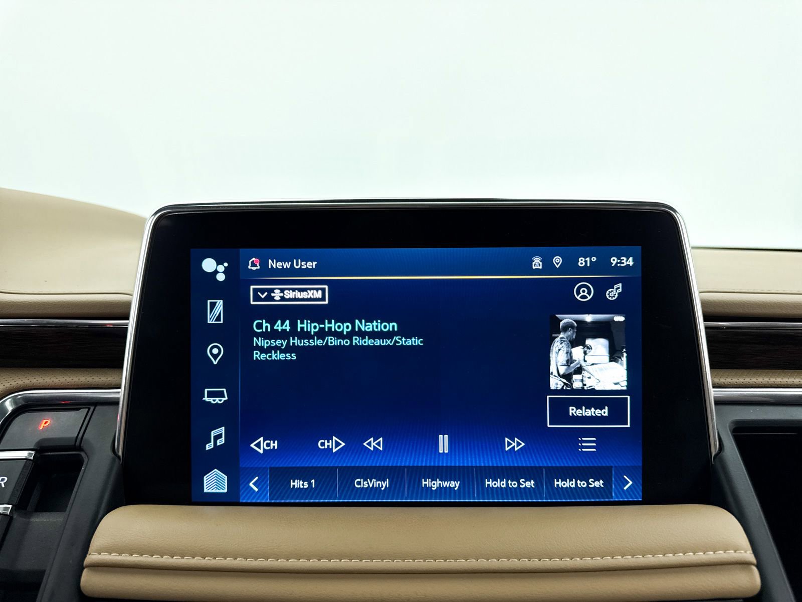 Used 2023 Chevrolet Tahoe Premier w/ Advanced Technology Package image 25