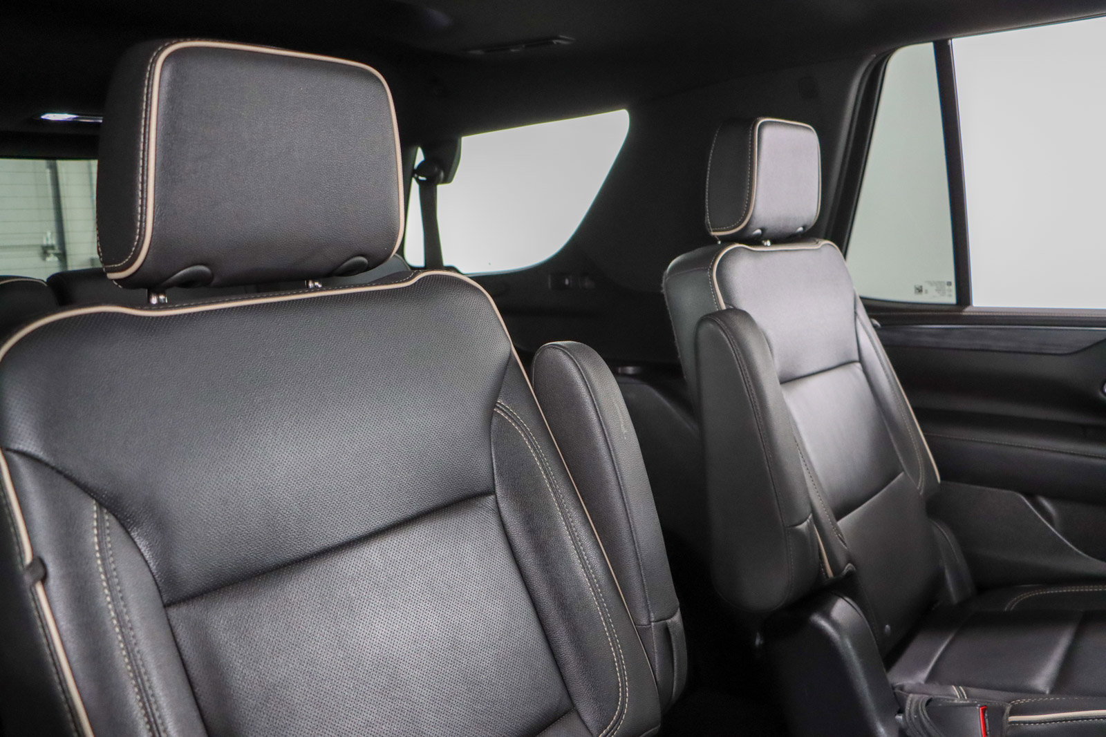 Used 2023 GMC Yukon SLT w/ SLT Luxury Package AWD/4WD image 32