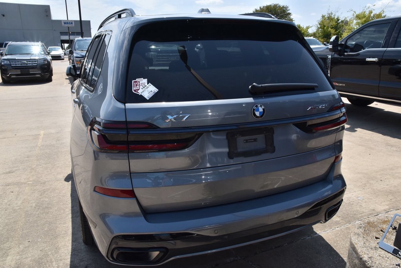 Used 2024 BMW X7 xDrive40i w/ M Sport Package AWD/4WD image 8