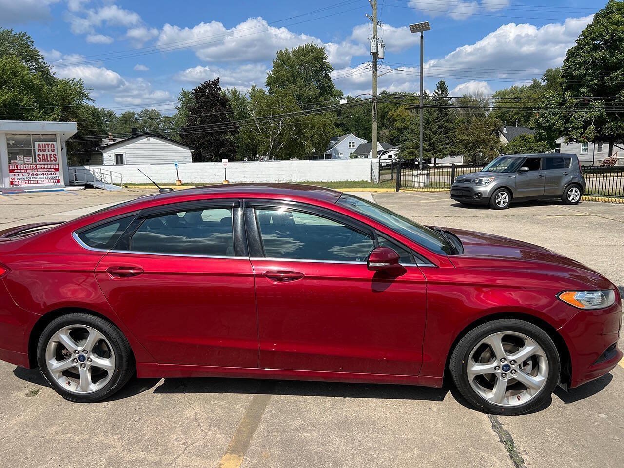 Used 2016 Ford Fusion SE w/ Equipment Group 201A FWD image 9