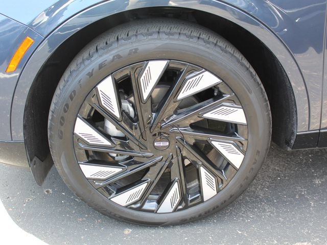 Certified 2024 Lincoln Nautilus Reserve w/ Equipment Group 202A AWD/4WD image 12
