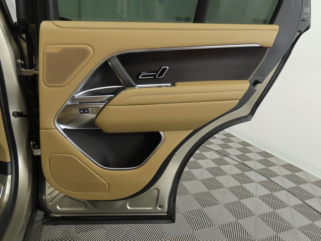 New 2026 Land Rover Range Rover SE image 26