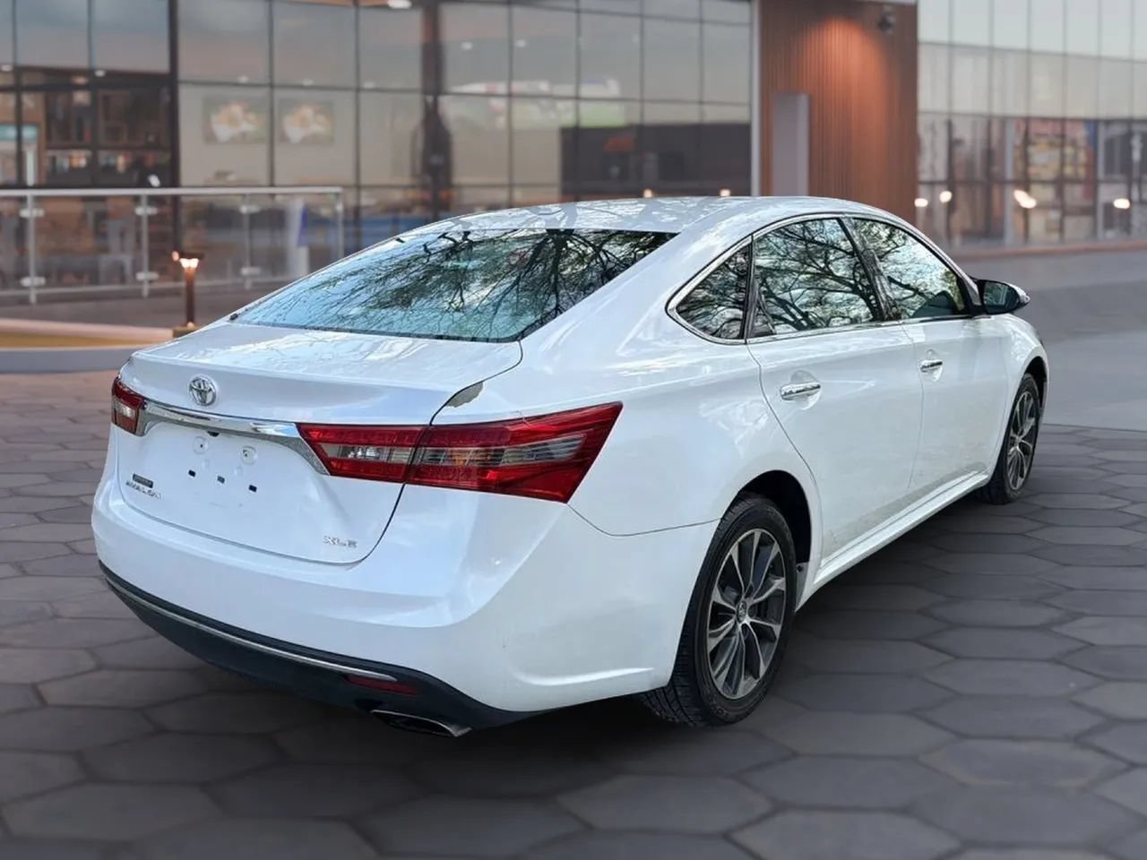 Used 2017 Toyota Avalon XLE FWD image 11