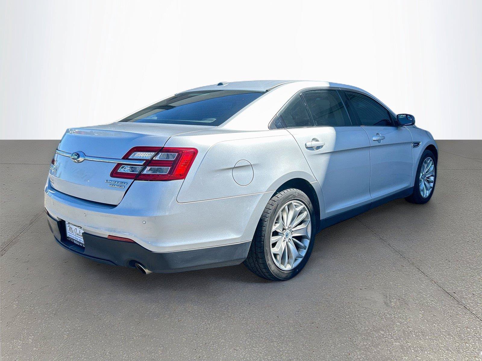 Used 2015 Ford Taurus Limited FWD image 4