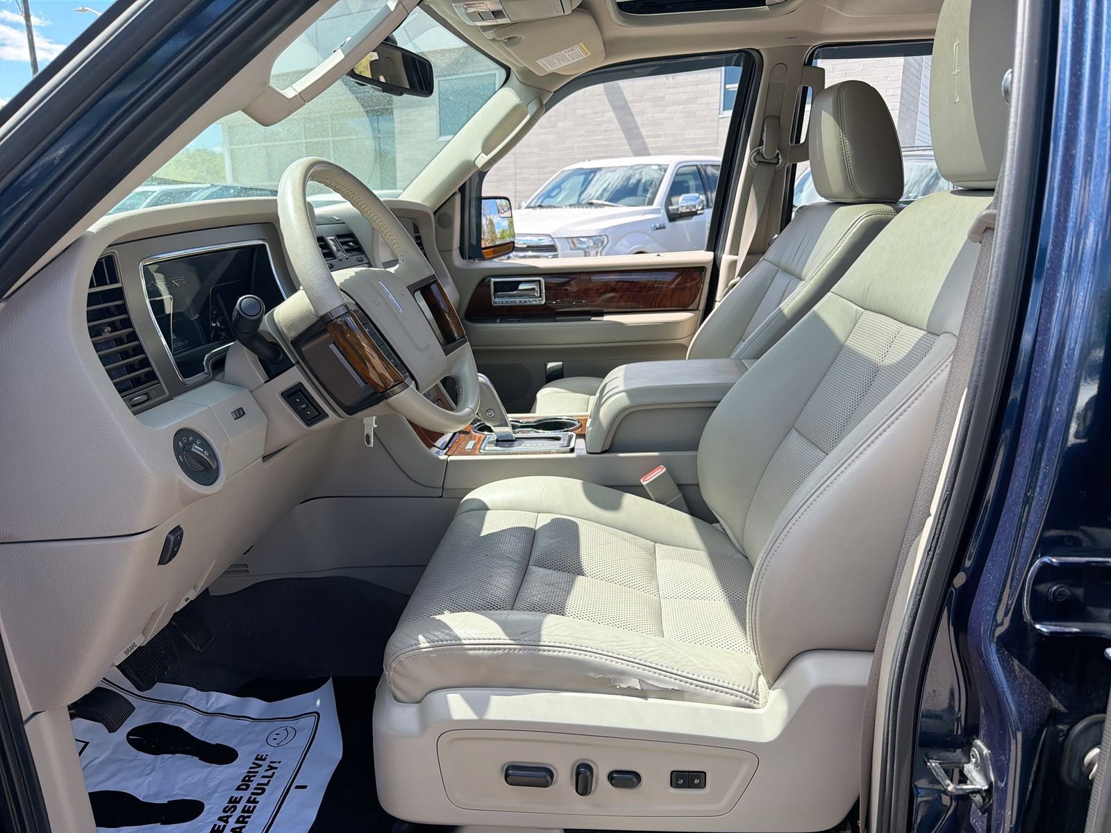 Used 2013 Lincoln Navigator 4WD w/ HD Trailer Tow Pkg image 14
