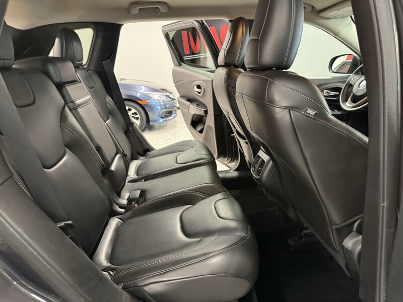 Used 2015 Jeep Cherokee Latitude w/ Cold Weather Group AWD/4WD image 12