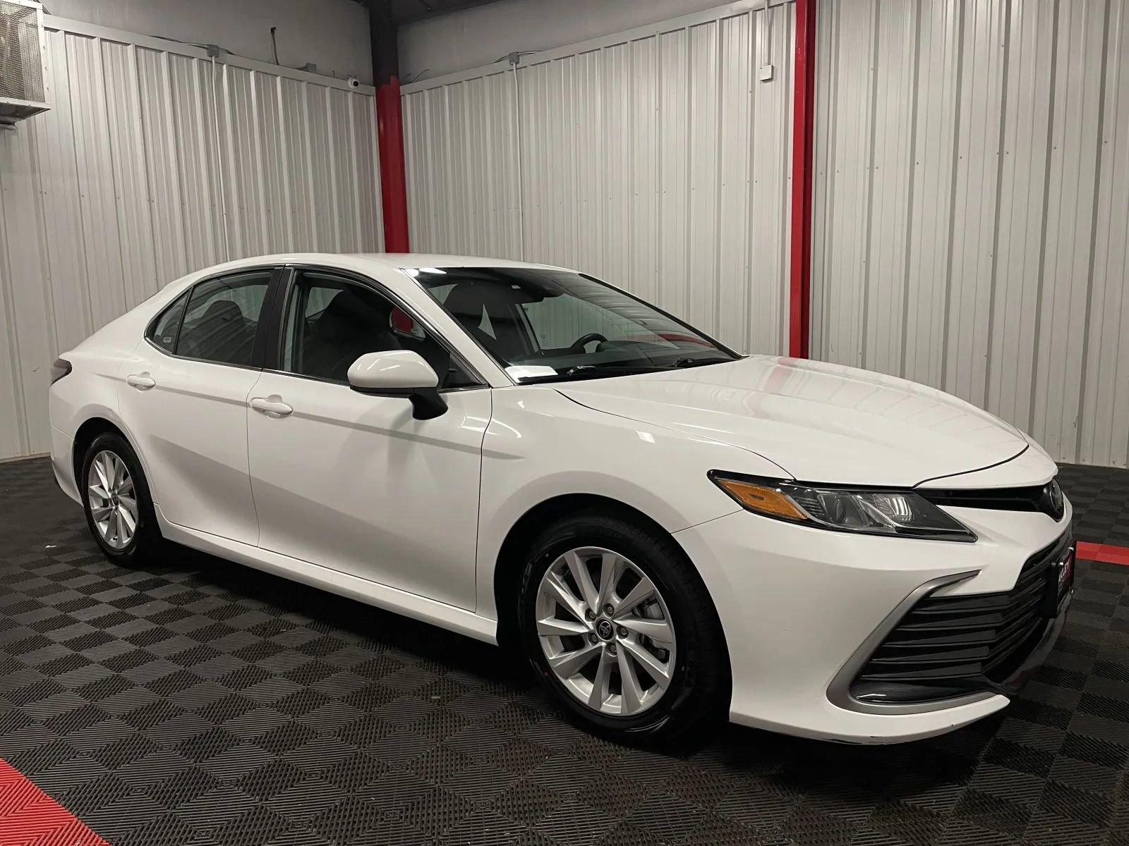 Used 2024 Toyota Camry LE image 5