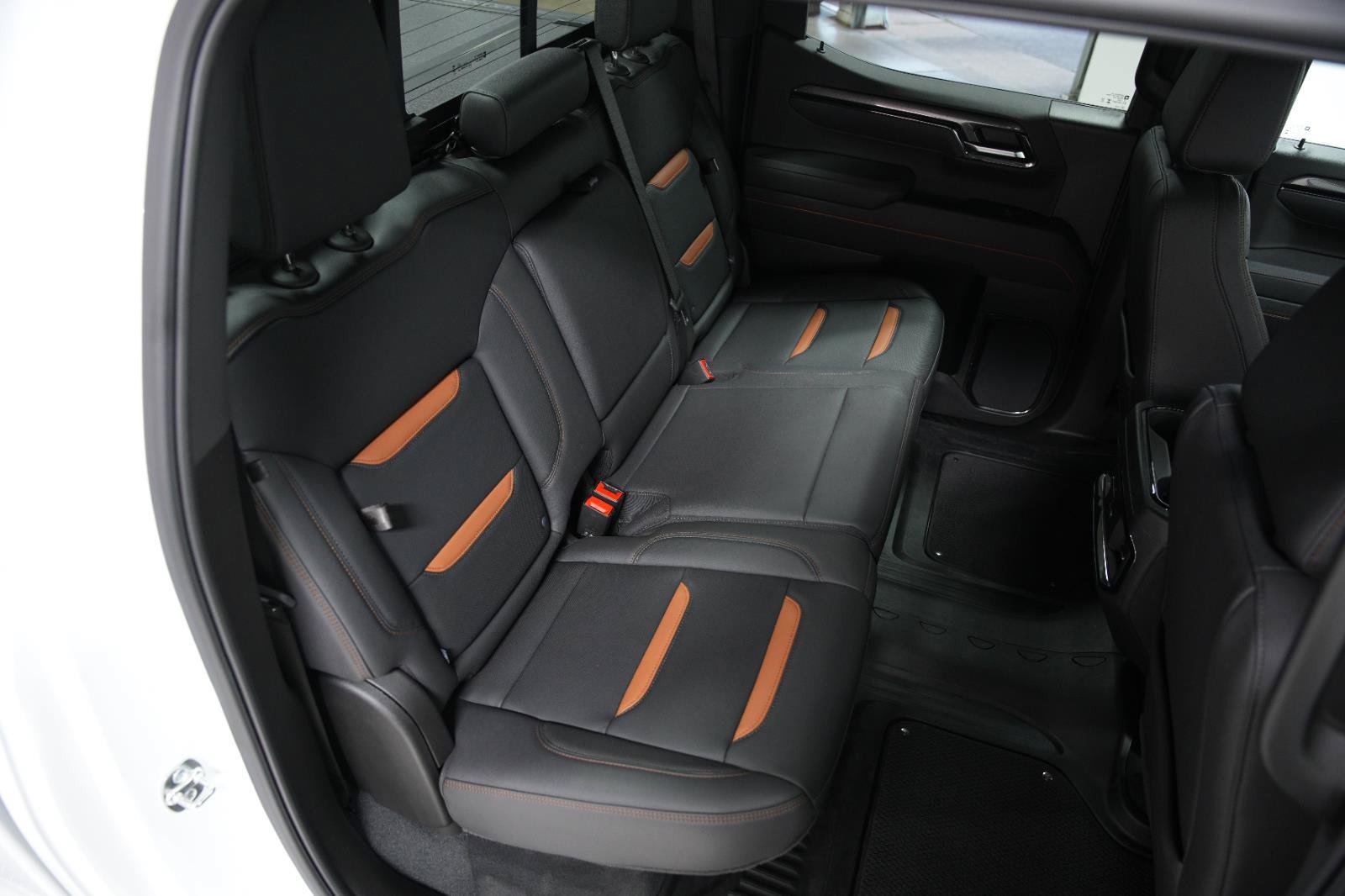 Used 2025 GMC Sierra 1500 AT4 w/ AT4 Premium Package AWD/4WD image 15