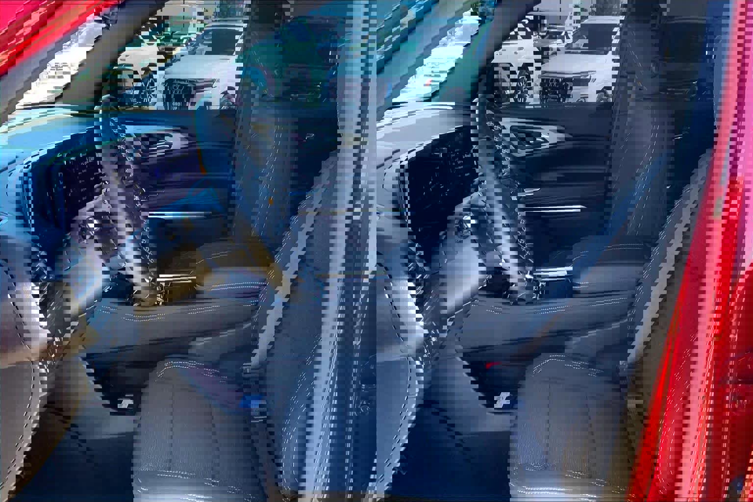 Used 2026 Chevrolet Traverse LT w/ Driver Confidence Package FWD image 9